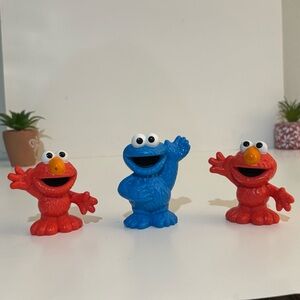 Sesame Street Mini Figures Trio - Red Elmo & Blue Cookie Monster